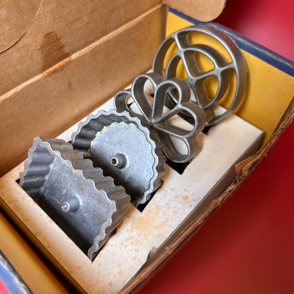 Vintage Rosette & Timbale Iron Set w/ Original Box – 1950s - Picture 2 of 7